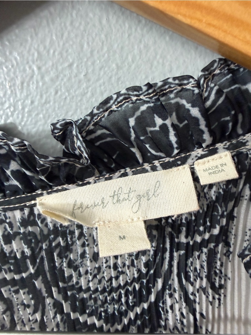 Anthropologie Forever that girl Sheer Pleated Blouse size medium - Picture 6 of 9